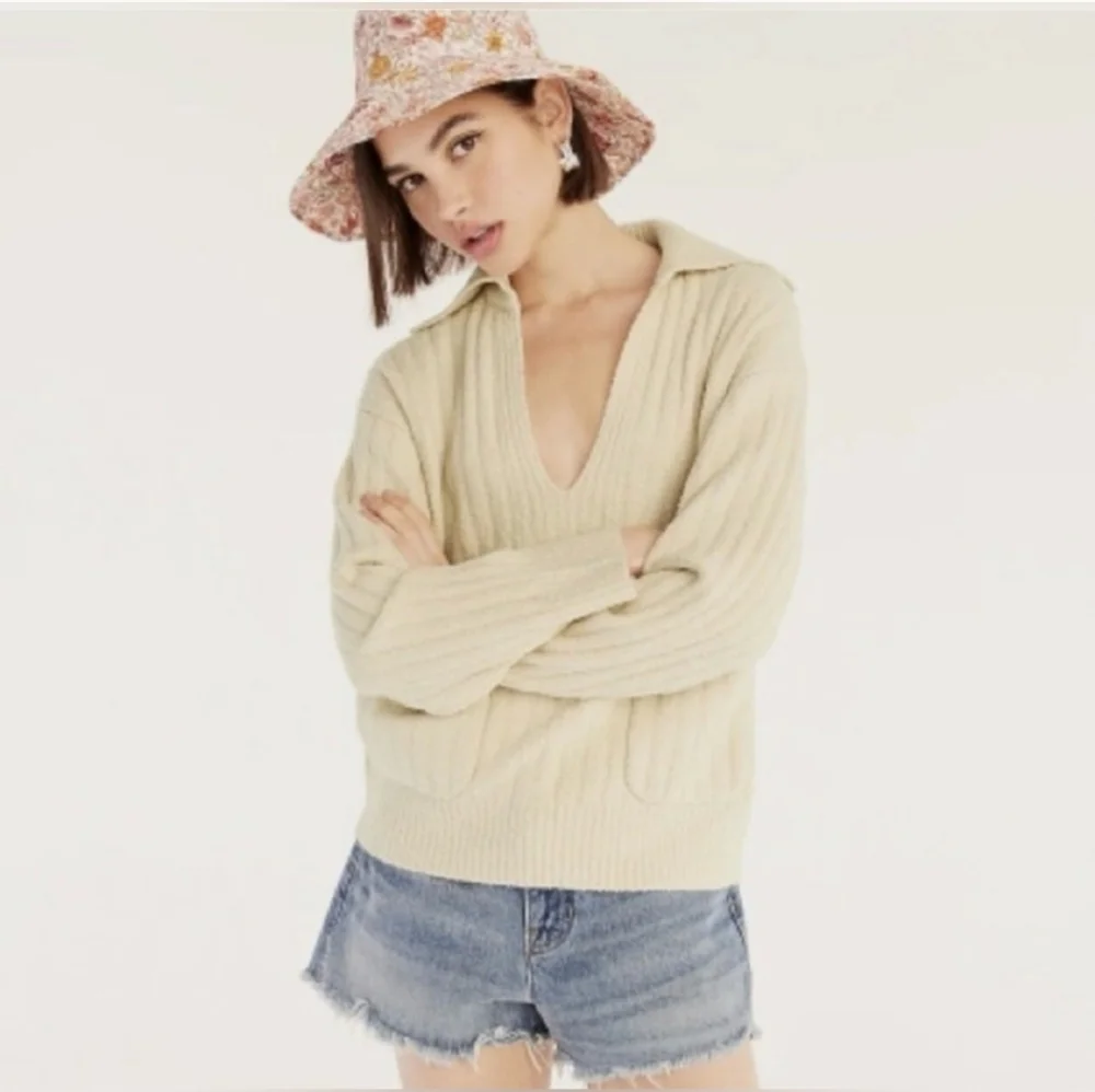 J. Crew EUC Cream V-Neck Soft Ribbed Collar Sweater - Picture 2 of 9